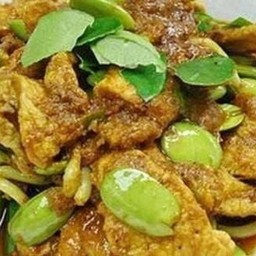 ผัดเผ็ดไก่ลูกเหรียง