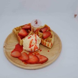 อเมริกันวาฟเฟิลสตอเบอรี่ไอซครีม