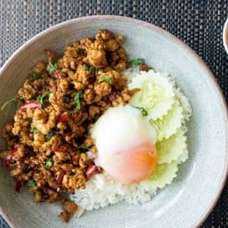 ผัดกะเพราหมาล่าราดข้าว