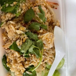 ข้าวผัดหมูกรอบ