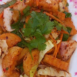 ลาบ ลูกชิ้นปลาแผ่นทอด