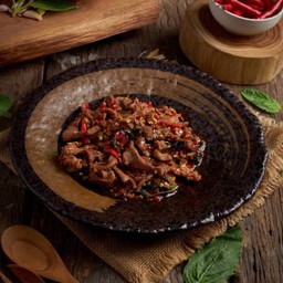 กะเพราเนื้อลาย (กับข้าว)