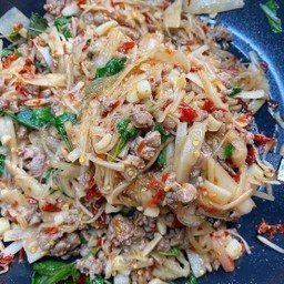 ผัดกะเพราหน่อไม้(กับข้าว)