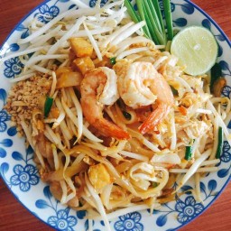 ครัวหลังเริน (ผัดไทย หอยทอด อาหารตามสั่ง)