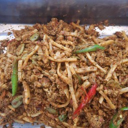 ผัดเผ็ดหมูสับหน่อไม้