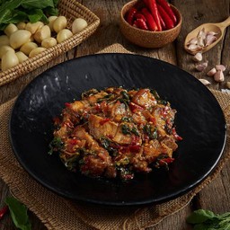 กะเพราหมูกรอบ