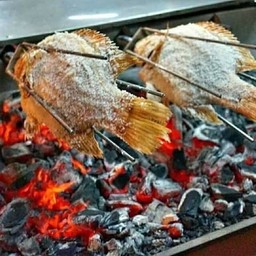 ปลาเผาชุดซีฟู้ด