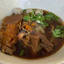 ก๋วยเตี๋ยวเนื้อตุ๋น