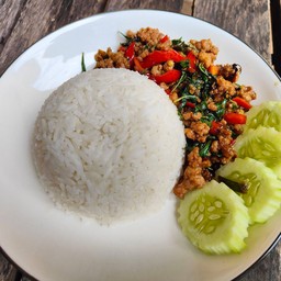 กระเพราหมูราดข้าว