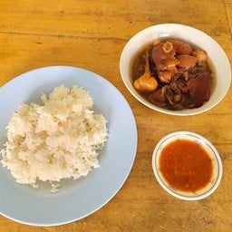 เจ๊จูข้าวมันไก่ แยก รร.เทศบาล 4