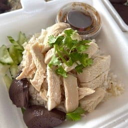 อาม่า ข้าวหมูแดงหมูกรอบ (เต็มแก้ว)