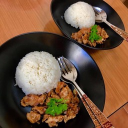 หมูกระเทียม