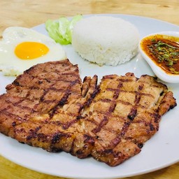 39.ข้าวหมูย่างจิ้มแจ่ว Rice with grilled pork with spicy dip souce