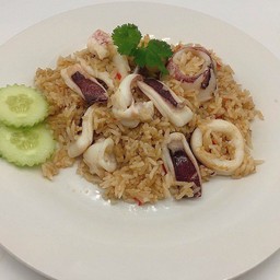 ข้าวผัดพริกเกลือปลาหมึก