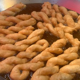 ปาท่องโก๋เกลียว