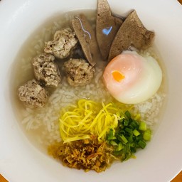 ข้าวต้มหมูใส่ไข่