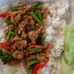 ผัดเครื่องแกงหมูสับ