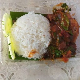 กะเพราปลากระป๋อง