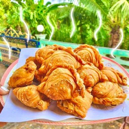 ขนมแม่  กะหรี่ปั๊บ