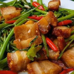 ผักบุ้งหมูกรอบ (กับข้าว)