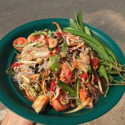 แม่มลส้มตำไก่หวาน
