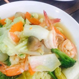 ผัดผักรวมกุ้ง