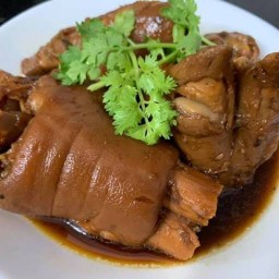 ข้าวขาหมู กะเพราขาหมู หมี่หยกขาหมู