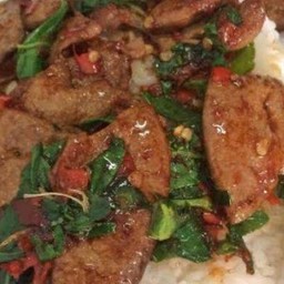 กระเพราตับหมูราดข้าว