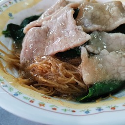 ๑. ราดหน้าหมูเส้นหมี่ ธรรมดา