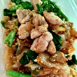 เส้นใหญ่ผัดซีอิ๊วไก่
