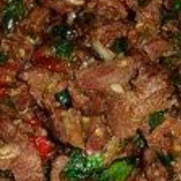 กระเพราเนื้อราดข้าว