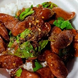 ข้าวราดผัดกระเพราไก่เชียง