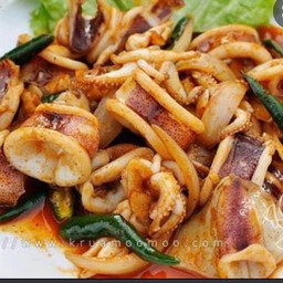 ปลาหมึกผัดน้ำพริกเผา