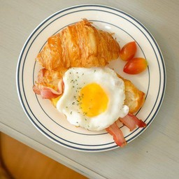 Croissant bacon egg & cheese