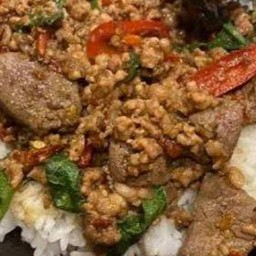 กระเพราตับหมูสับราดข้าว