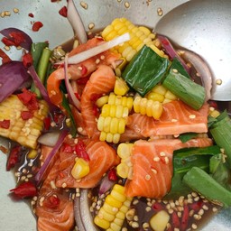 ยำปลาแชลม่อล +ข้าวโพด ปลาร้า
