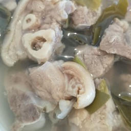 ต้มขาหมูใบชะมวง