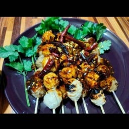 ลูกชิ้นปิ้งยั่วโมโห หน้าอนุบาลเลย ฝั่งตรงข้ามโรงเรียนอนุบาลเลย