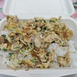 ข้าวราดจิ้นส้มคั่วไข่