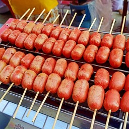 ไส้กรอกแดงคอกเทล ( ไส้กรอกไข่แมว ) 15 ไม้ 30 ลูก