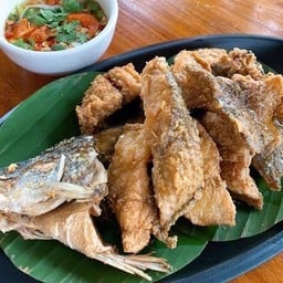 ปลากะพงทอดราดน้ำปลา