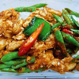 ข้าว พริกแกงหมูกรอบ