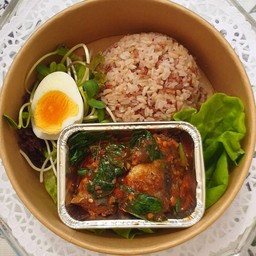 อะยัมซาดีนผัดใบคะน้าคีโต + ข้าวสามสีคลีน + ไข่ต้ม