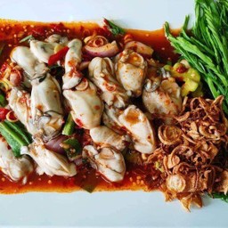 ยำหอยนางรมทรงเครื่อง