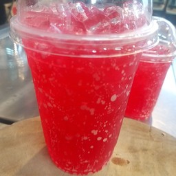 น้ำแดงมะนาวโซดา red syrup soda with lemon