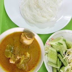 ขนมจีนแกงซี่โครงหมู