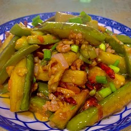 ผัดมะเขือยาว 烩茄子