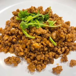 หมูสับผัดกระเทียม(กับข้าว)