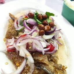 เปรี้ยวหวาน เผ็ดนิดๆ กินกับข้าวต้มกำลังพอดี ปลาทอดกรอบดีครับ