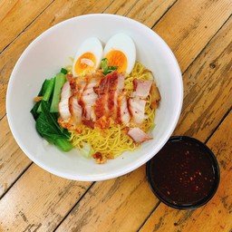 บะหมี่หมูกรอบ